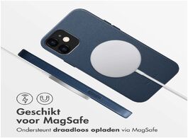 Foto van Accezz magsafe leather backcover iphone 12 pro telefoonhoesje blauw