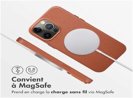 Foto van Accezz magsafe leather backcover iphone 14 pro max telefoonhoesje bruin 