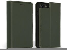Foto van Accezz premium leather slim book case voor apple iphone se 2022 2020 8 7 6 s telefoonhoesje groen