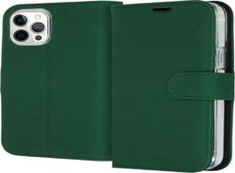 Foto van Accezz wallet softcase bookcase iphone 12 pro max telefoonhoesje groen 