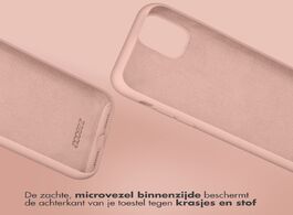 Foto van Accezz liquid silicone backcover samsung galaxy z fold 5 telefoonhoesje roze 