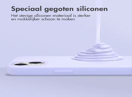 Foto van Accezz liquid silicone backcover met magsafe iphone 15 telefoonhoesje paars 