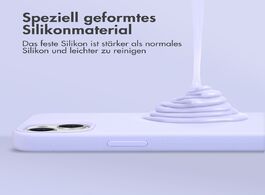 Foto van Accezz liquid silicone backcover met magsafe iphone 15 plus telefoonhoesje paars 