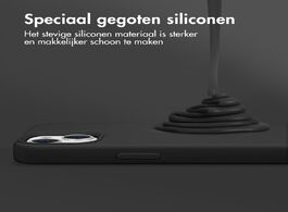 Foto van Accezz liquid silicone backcover google pixel 8 pro telefoonhoesje zwart 